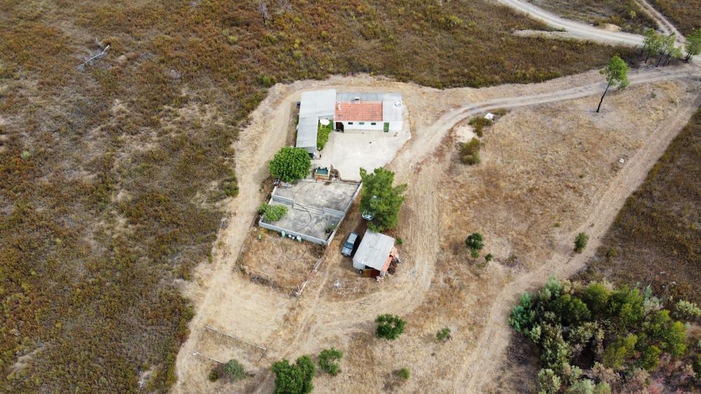 Quinta à venda no Salgueiro do Campo com 1,462hectares e moradia 107m2