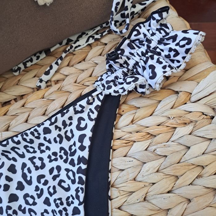 Bikinis L como novos padrões print animal e flores rosa