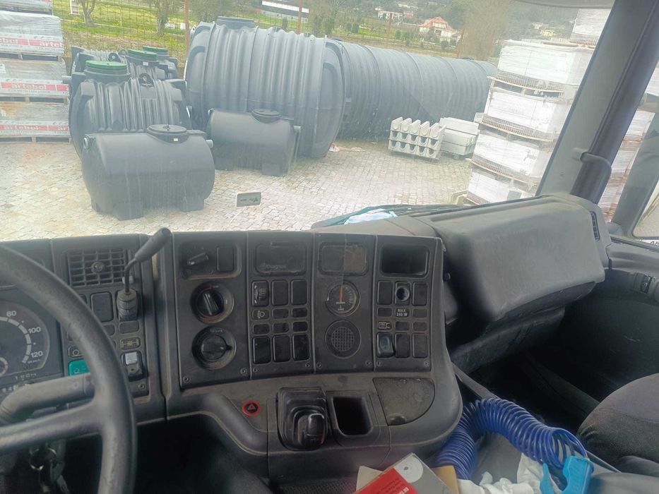 Scania 8x2  340cv 4 eixos