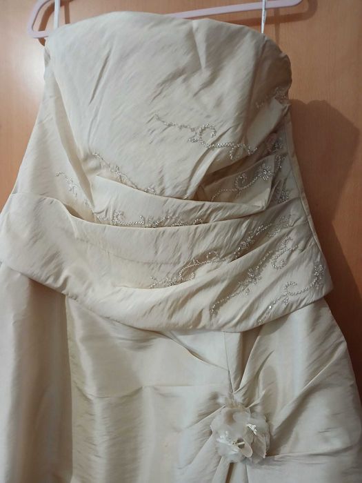 Vestido de Noiva Completo com Véu – Excelente Estado