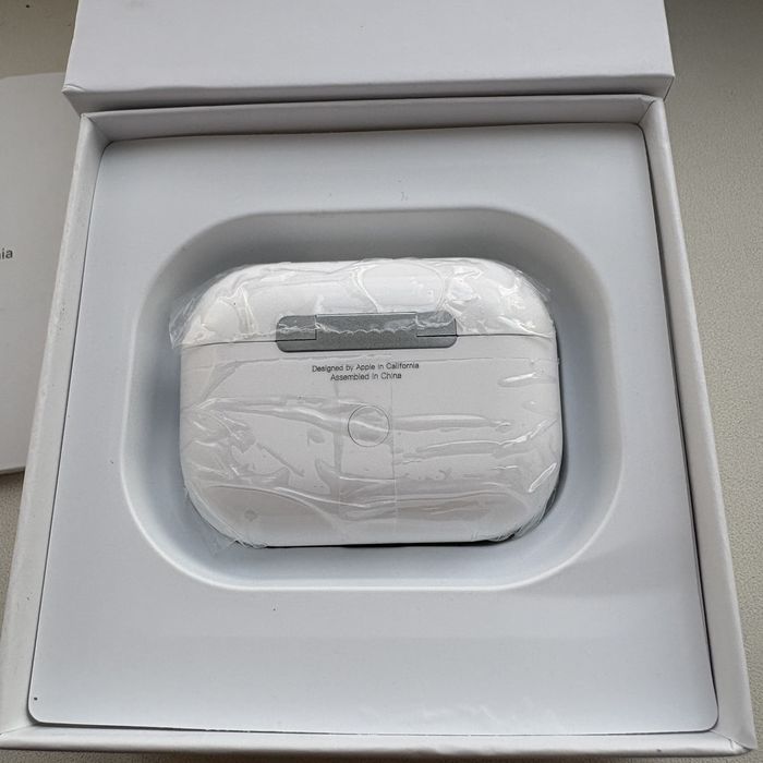 AirPods Pro 2 USB-C — нові, повний комплект