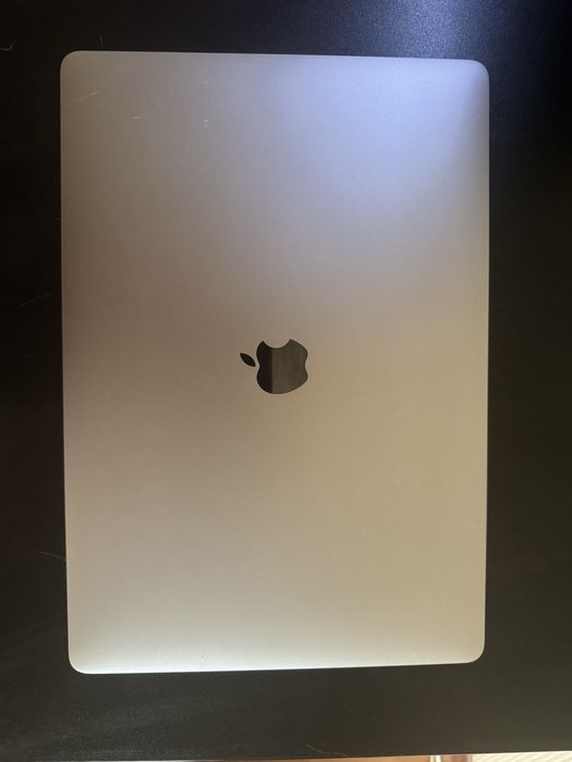 Macbook Pro 15 2017 i7 16 gb 256 Radeon Pro 555 2gb