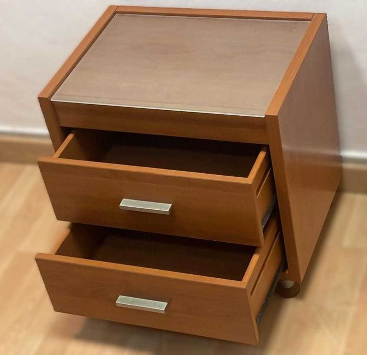 Mesa de cabeceira (so uma)