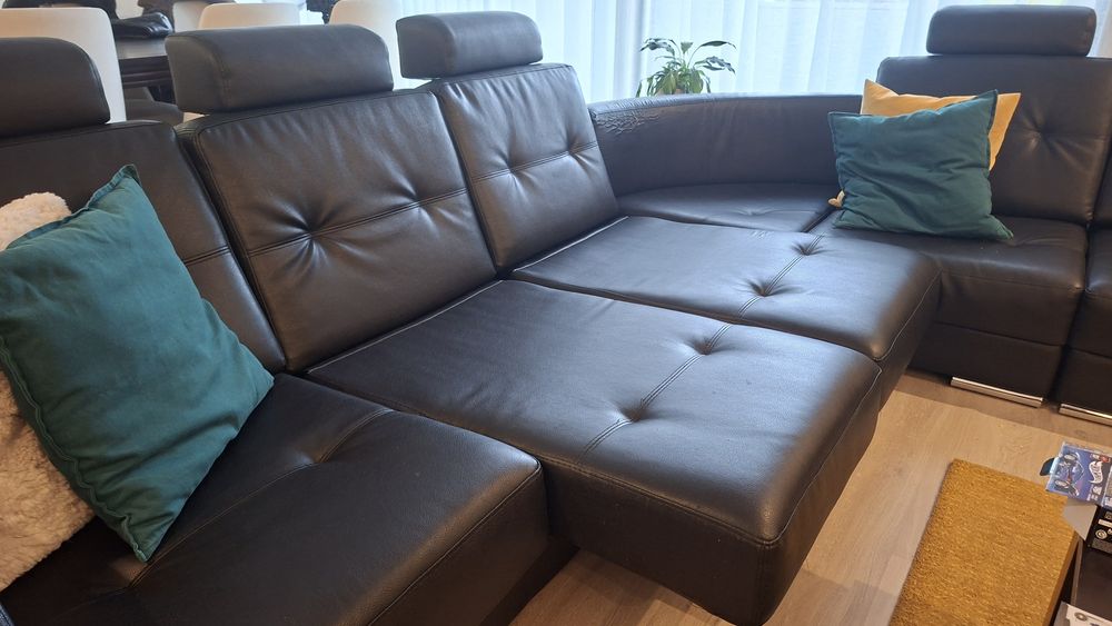 Sofá preto em pele