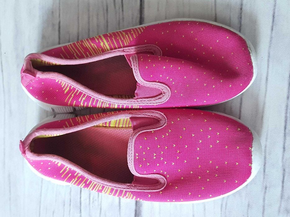 Extra lekkie trampki slip on pianki materiał, do szkoły 33