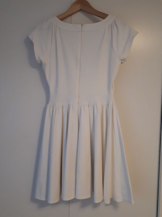 Biała sukienka marki Talya