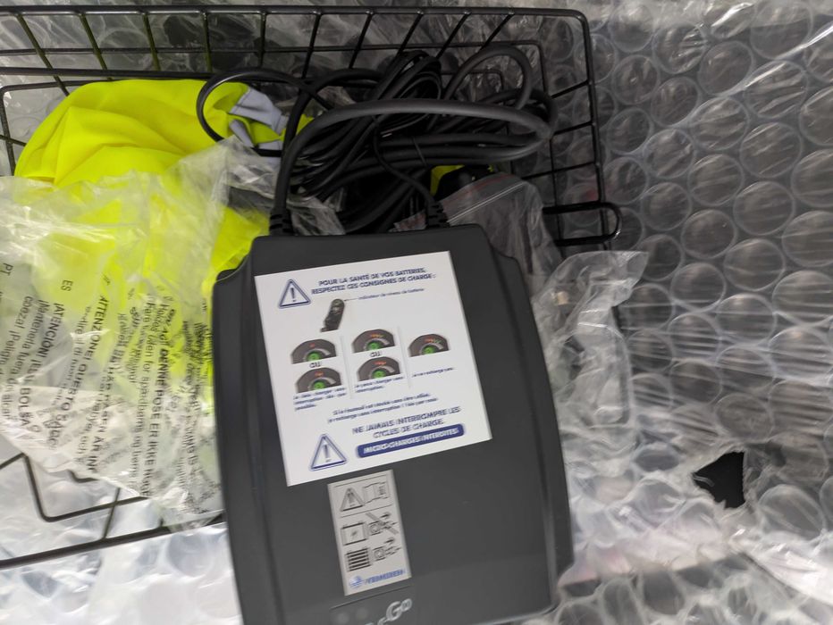 Cadeira Elétrica Nova com duas baterias.
