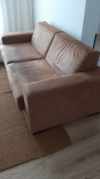 Sofá 3 lugares Pele Pêssego castanho - faz cama interior