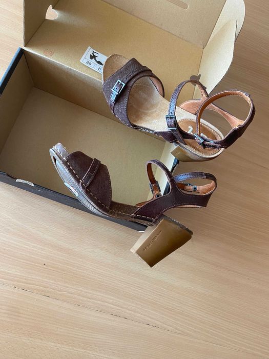 Sandálias ART  castanhas
