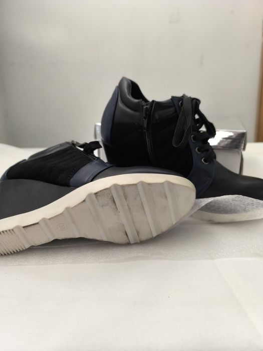 Buty botki na koturnie czarne nowe eleganckie rozmiar 38