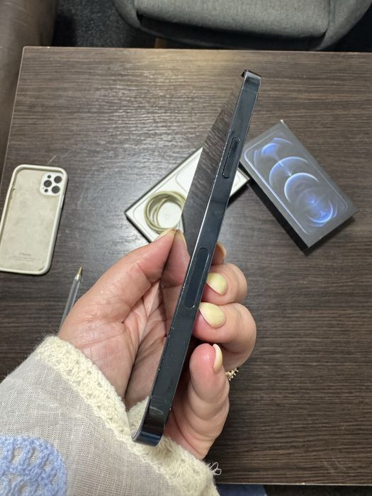 Продам свій айфон  Apple 12 pro , 256 gb