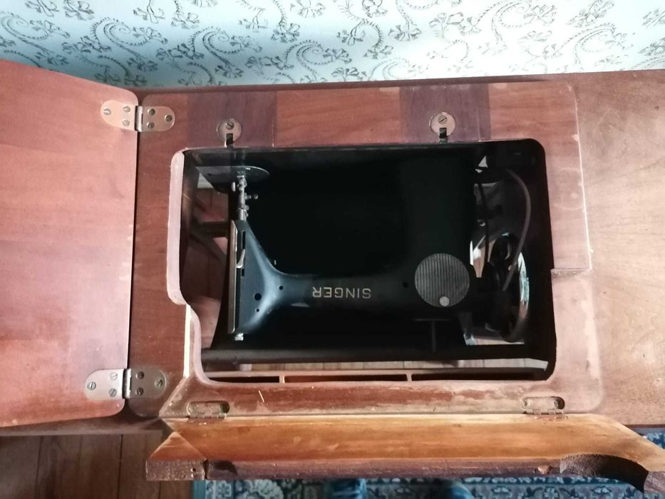 Máquina de costura Singer antiga com acessórios e instruções originais - Classe 201k
