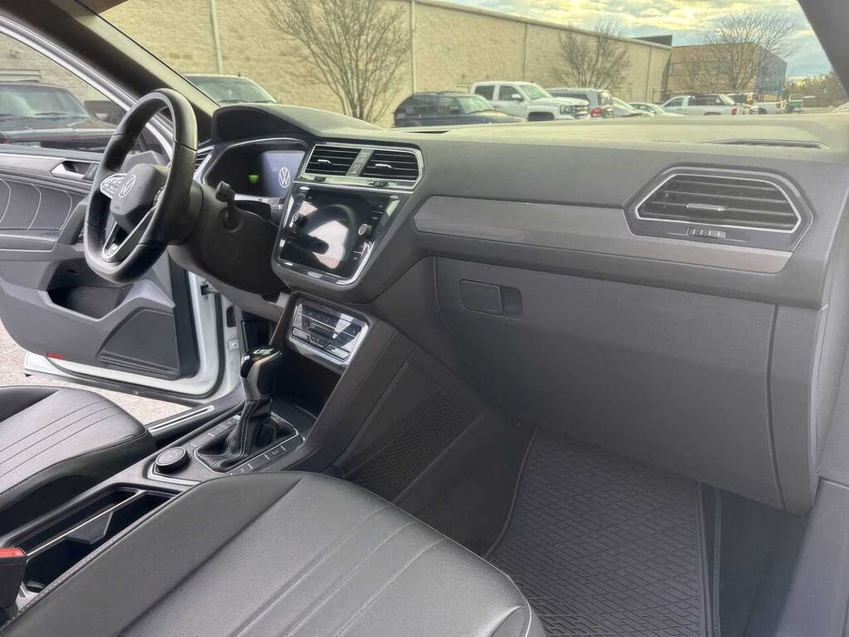 Volkswagen Tiguan SEL R-Line 4Motion      2024