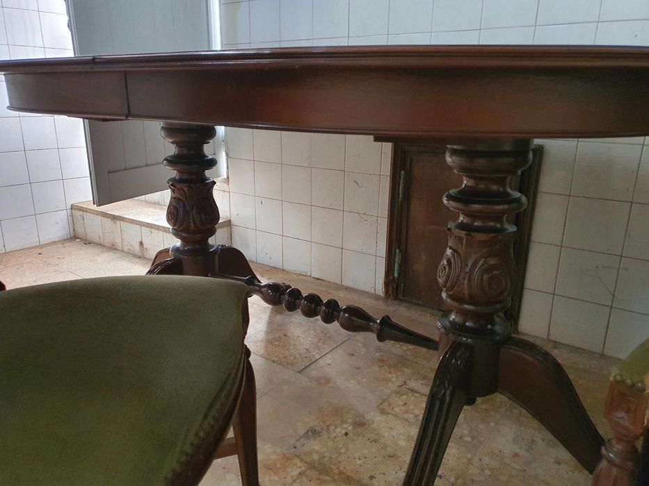 Extendable Oval Living Room Table with Matching Chairs64586213730561122