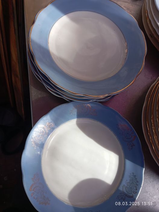 Тарелки , сервизы
