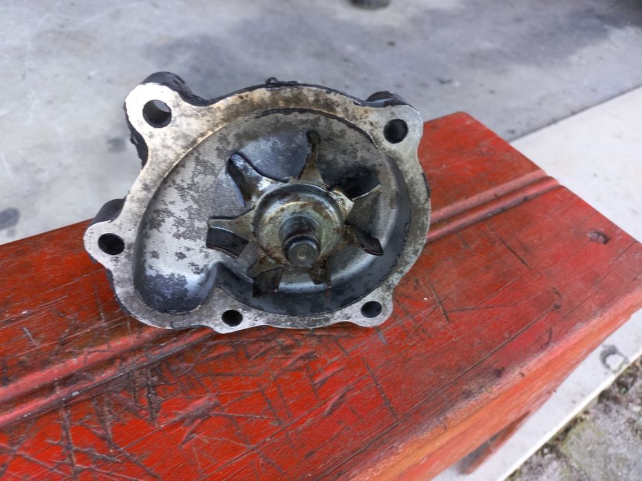 Bomba de água como nova (peça de motor Opel Combo)