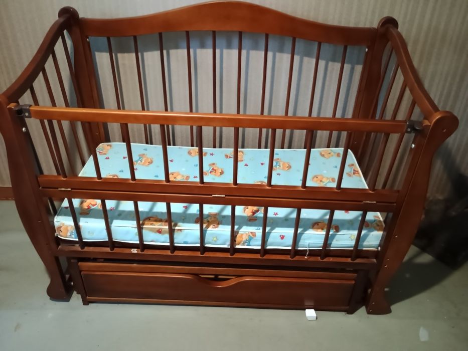 Продам детскую кроватку