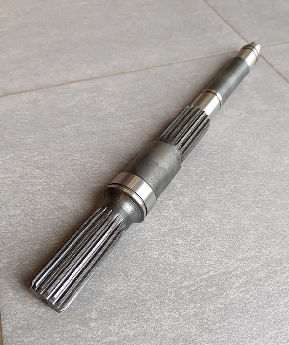 Wałek przedniego WOM ciągnika FENDT seria 300