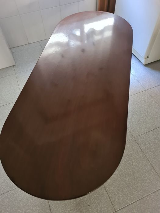 Mesa de sala/apoio em mogno