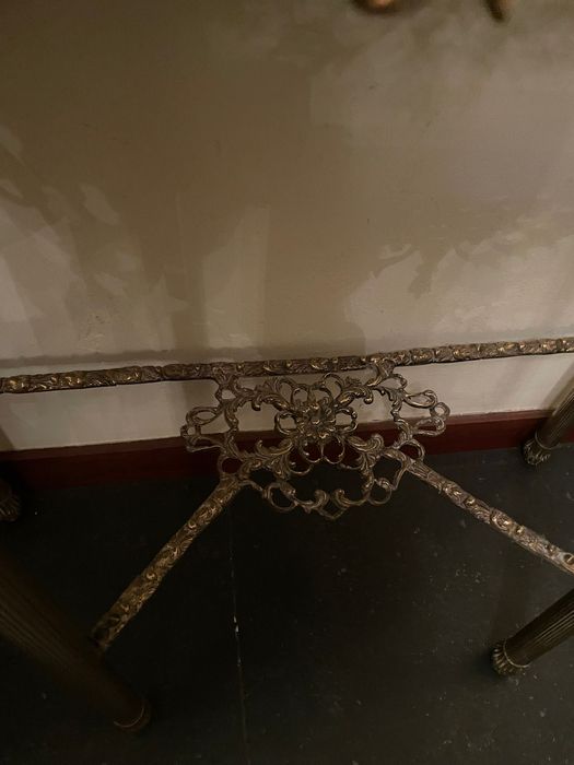 Credência ferro forjado e mármore com espelho ferro