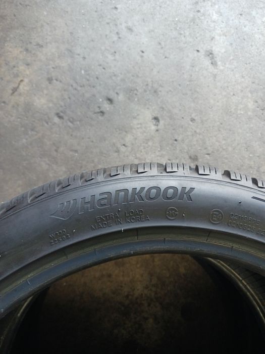 Vendo pneus semi-novos 245/40/18 Hankook