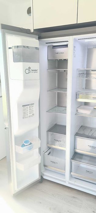 Frigorífico americano LG 628L com água, gelo e Wi-Fi