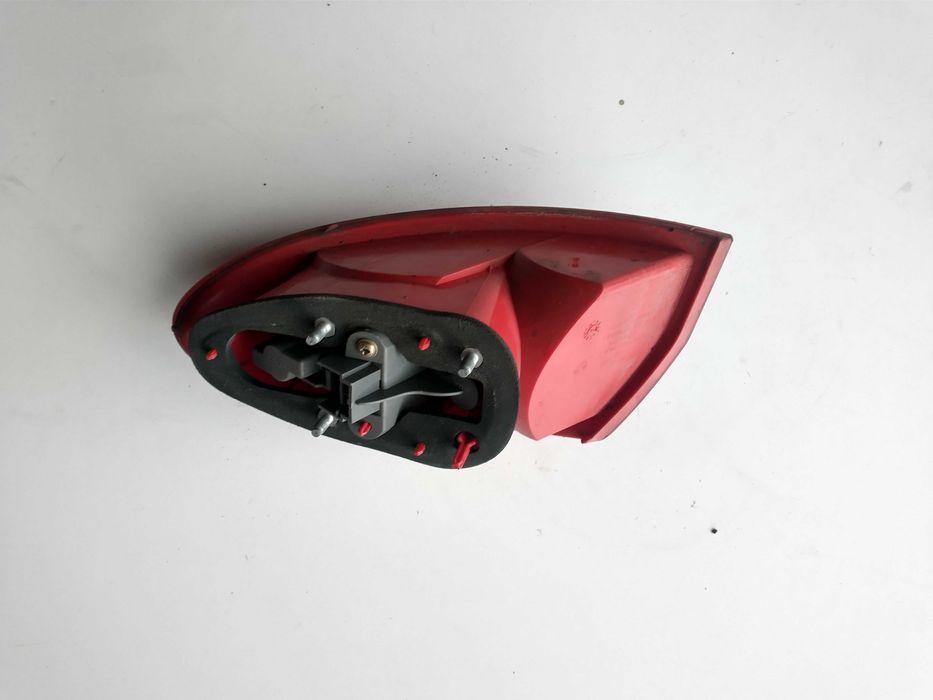 lampa lewa tylna tył Alfa Romeo 147 hatchback