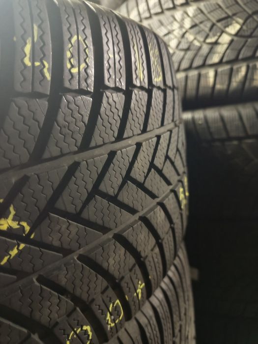 245/40R18 Bridgestone Blizzak LM005