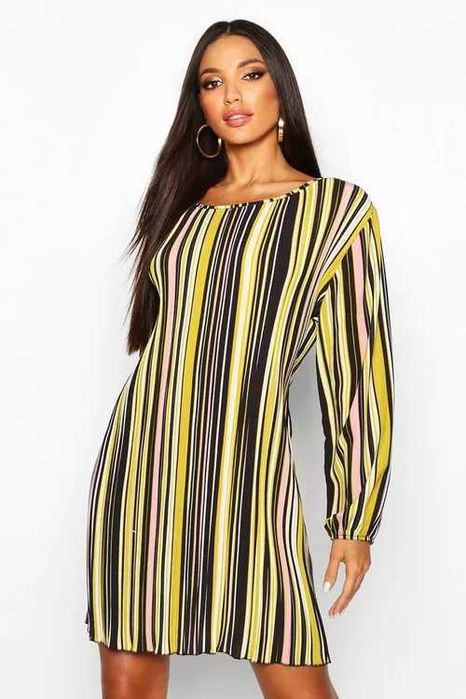 Платье новое прямого кроя с длинными рукавами и плиссировкой  Boohoo