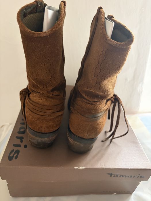 Botas castanhas camurça