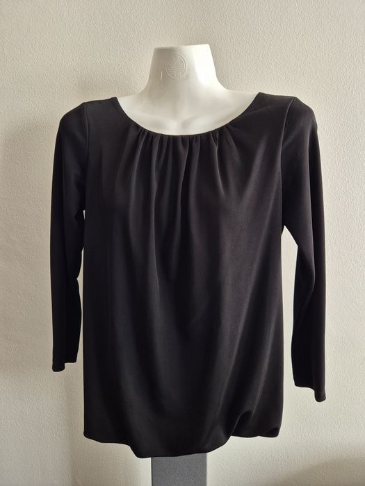 Blusa Manga Comprida Preto com pequeno decote nas costas