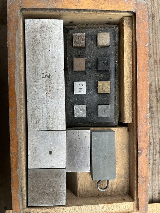 Zestaw płytek wzorcowych.