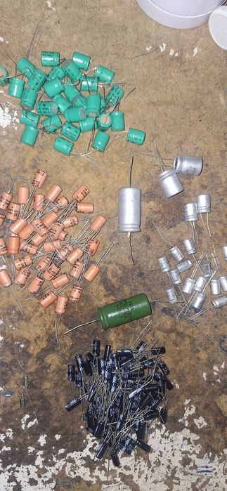 Конденсатори різні нові