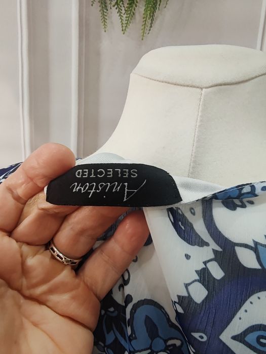 Zwiewna rozkloszowana niebieska sukienka midi Aniston rozmiar 44 poliester