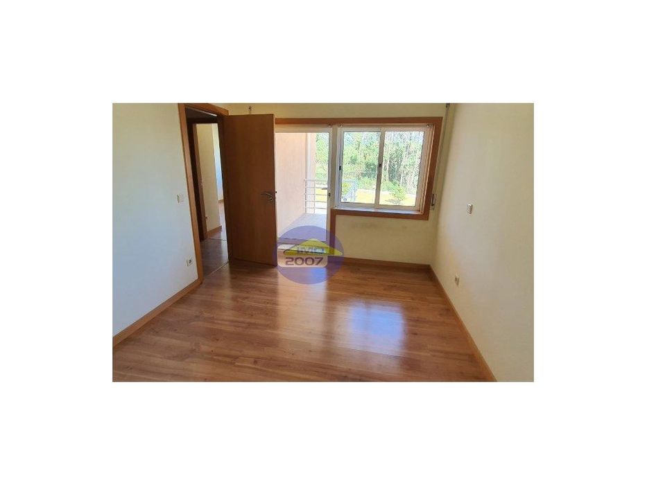 Apartamento T2 em Canelas