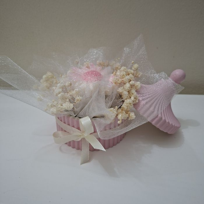 Peças em gesso e velas com cera de soja aromáticas