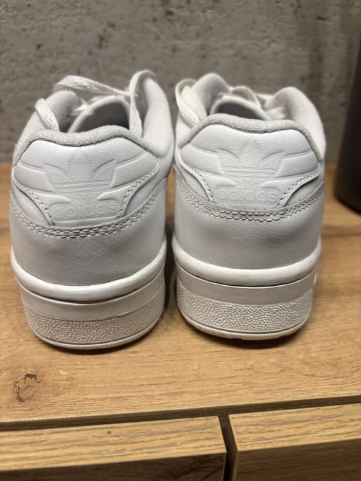 Adidas Rivarly Low skórzane buty 41 białe męskie unisex
