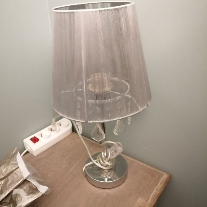 Srebrna lampka nocna sznurek kryształy