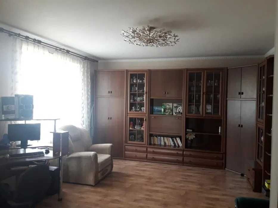(13) Продам 2-поверховий будинок у 1 кварталі с.Великий Дальник.