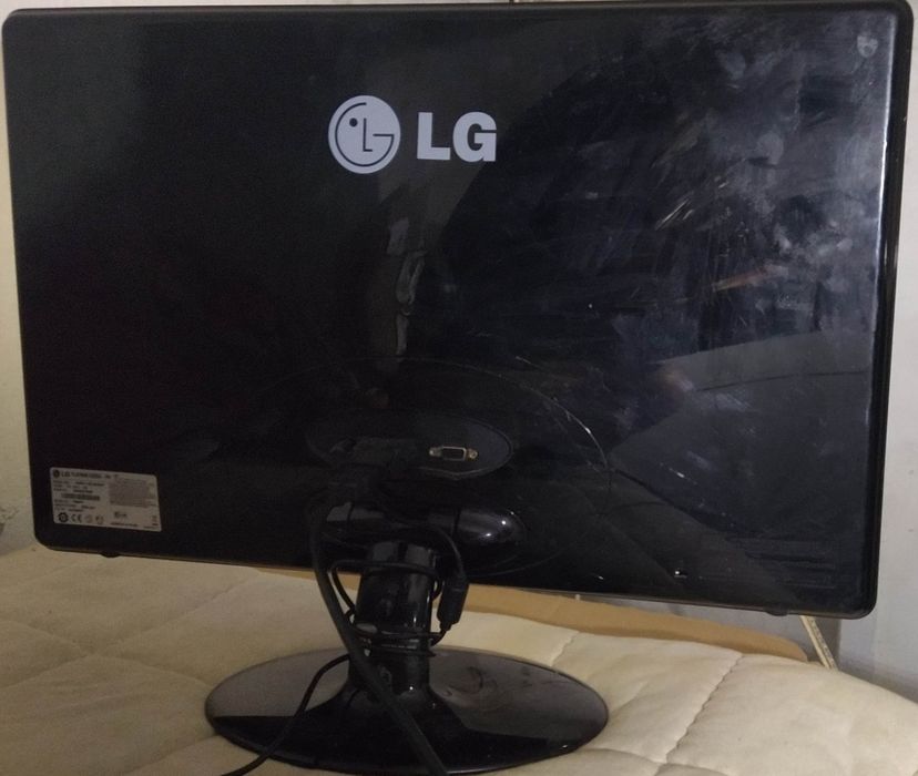 Монитор LG 23дюйма працює від 12вольт HDMI