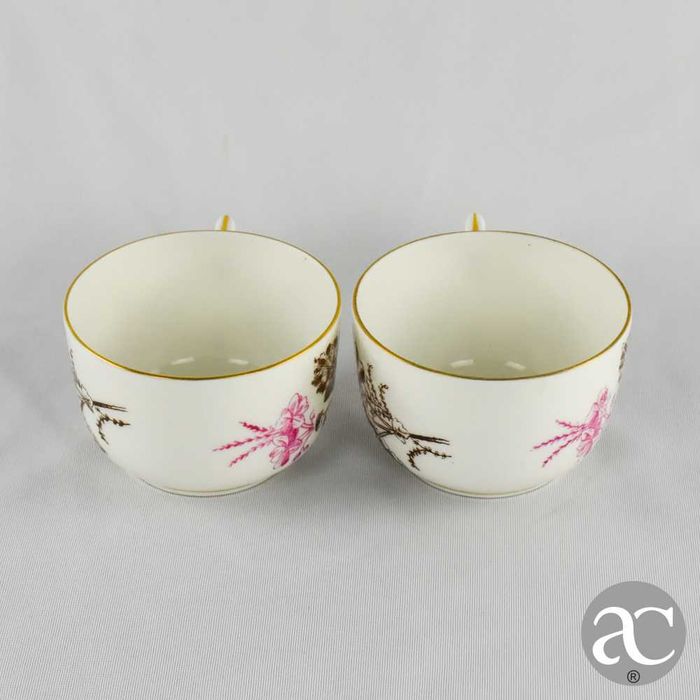 Par de chávenas de Chá porcelana Vista Alegre, início séc. XX