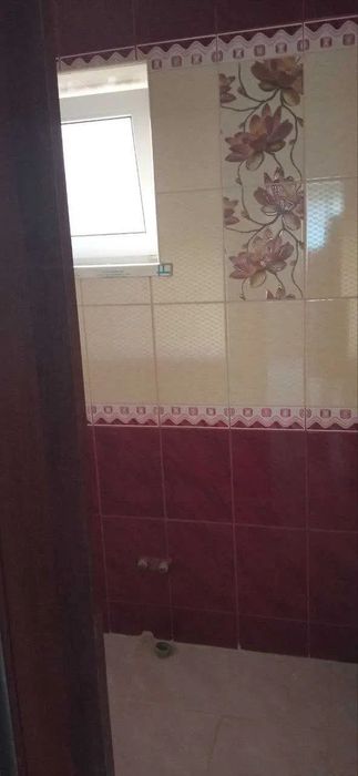 Продам новозбудований будинок з газовим опаленням в центрі міста.