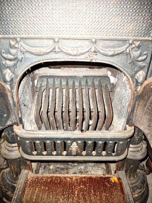 Salamandra antiga em ferro fundido