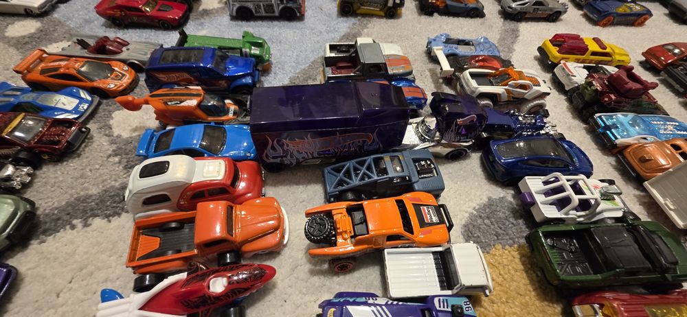 Hot Wheels auta 200 szt.