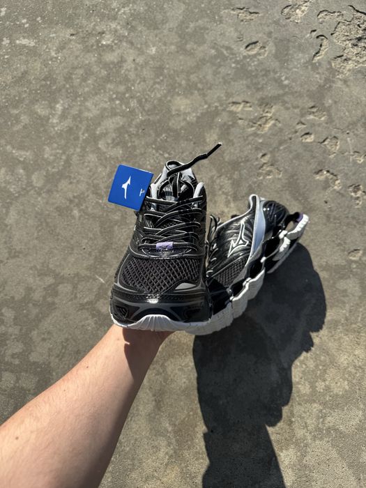 Кросівки Mizuno Wave Prophecy LS