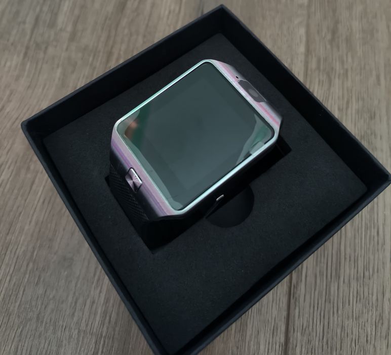 Nowy czarny smartwatch