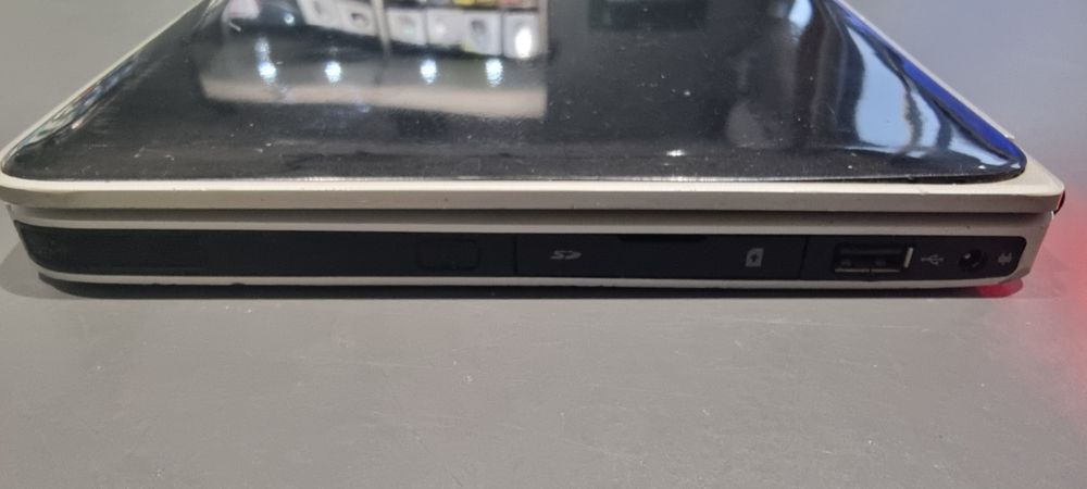 Нетбук Nokia Booklet 3g