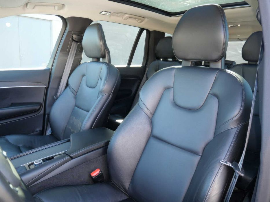 Volvo XC90      2020