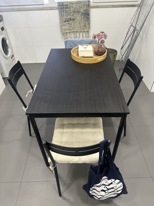 Mesa com cadeiras Ikea
