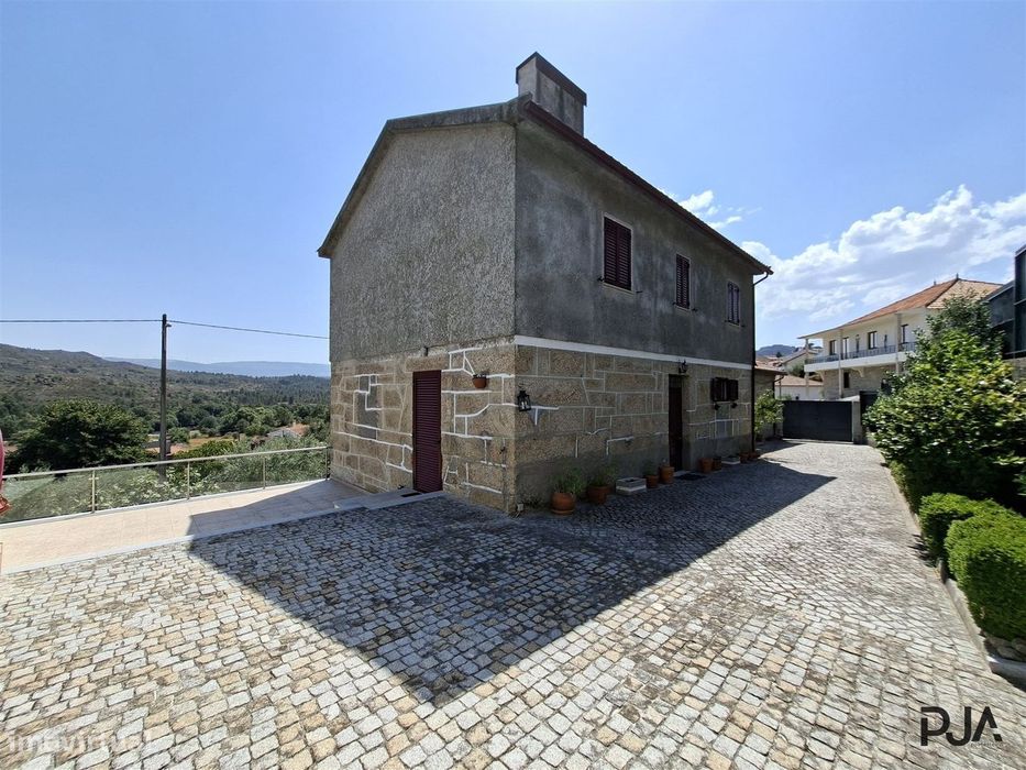 Moradia T4 em Muxagata, Fornos de Algodres